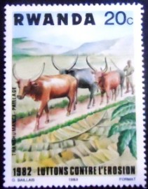 Selo postal da Ruanda de 1983 Watussi Cattle