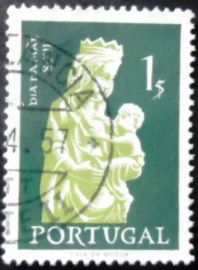 Selo postal de Portugal de 1956 Maria with Child