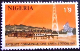 Selo postal da Nigéria de 1971 Earth Station 1'9