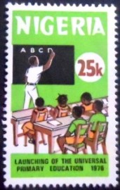 Selo postal da Nigéria de 1976 Classroom