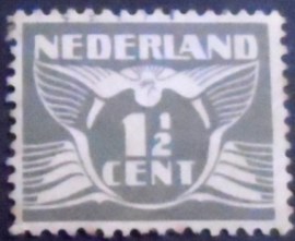 Selo postal da Holanda de 1935 Flying Dove 1½