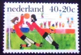 Selo postal da Holanda de 1976 Football