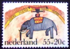 Selo postal da Holanda de 1976 Elephant in Circus