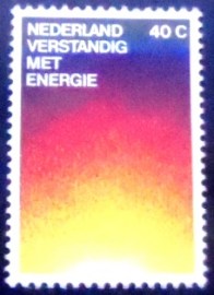 Selo postal da Holanda de 1977 Symbolizing Heat Radiation