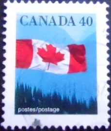 Selo postal do Canadá de 1990 The Canadian Flag over Forest 40
