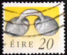 Selo postal da Irlanda de 1995 Gold Dress Fastener