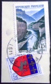 Fragmento com selos postais da França de 1967 Saint-Lô e Tarn Gorges
