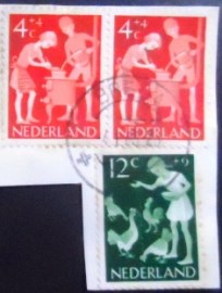 Fragmento com selos postais da Holanda de 1962 Children Stamps