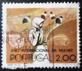 Selo postal de Portugal de 1975 Woman farm worker