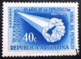 Selo postal da Argentina de 1957 Petroleum Tax Exploitation