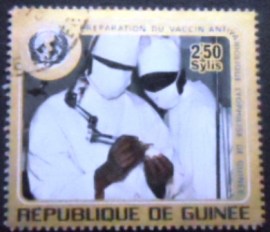 Selo postal da Rep. da Guiné de 1973 Doctors