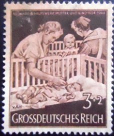 Selo postal da Alemanha Reich de 1944 Infant crib