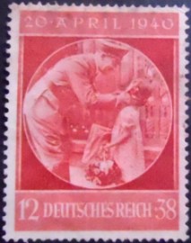 Selo postal da Alemanha Reich de 1940 Hitler with child