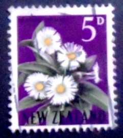 Selo postal da Nova Zelândia de 1962 Mountain Daisy