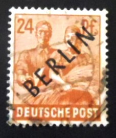 Selo postal da Alemanha Berlin de 1948 Bricklayer and farmer lady