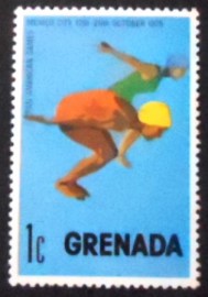Selo postal de Granada de 1975 Swimming