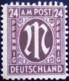 Selo postal da Alemanha de 1945 M In Circle