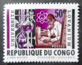 Selo postal da Rep. Democrática do Congo de 1964 Research in a laboratory