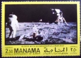 Selo postal de Manama de 1970 Aldrin with seismograph & lunar bug