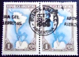 Par de selos da Argentina de 1956 South America Map with Antartict