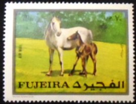 Selo postal de Fujeira de 1970 Mare and Foal