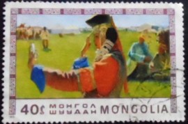 Selo postal da Mongólia de 1975 Woman Adjusting Headdress