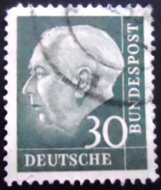Selo postal da Alemanha de 1958 Prof. Dr. Theodor Heuss 30