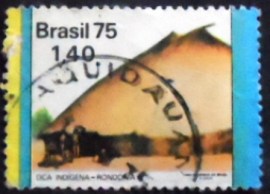 Selo postal do Brasil de 1975 Oca Indígena AE U