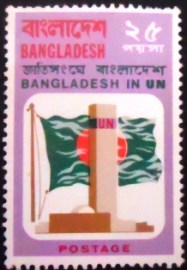 Selo postal de Bangladesh de 1974 UN Headquarters 25