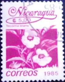Selo postal da Nicarágua de 1985 Tecoma stans 5