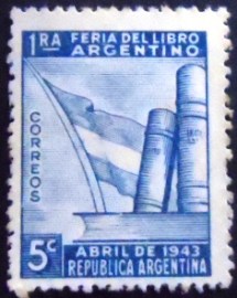 Selo postal da Argentina de 1943 Books and Argentine flag