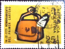 Selo postal da Argentina de 1972 Mailman's bag