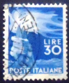 Selo postal da Itália de 1947 Flaming Torch 30