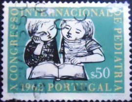 Selo postal de Portugal de 1962 Children reading