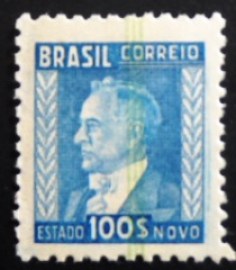 Selo postal do Brasil de 1942 Getúlio Vargas M JP