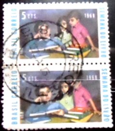 Par de selos postais do Brasil de 1968 Semana do Livro