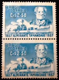 Par de selos postais do Brasil de 1957 Almirante Tamandaré N