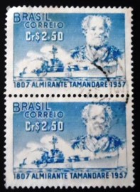 Par de selos postais do Brasil de 1957 Almirante Tamandaré