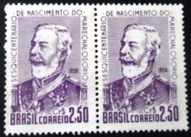 Par de selos postais do Brasil de 1958 Marechal Osório - C 410 N