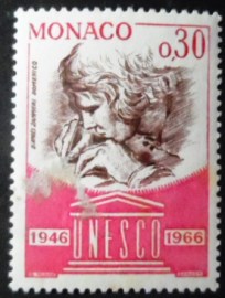 Selo postal de Mônaco de 1966 Writing young man