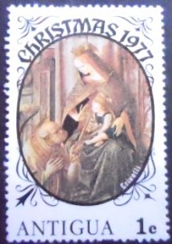 Selo postal de Antigua de 1977 Madonna and Child Enthroned