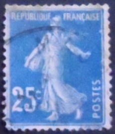 Selo postal da França de 1920 Semeuse camée 25