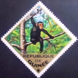 Selo postal da Guiné de 1975 Chimpanzee