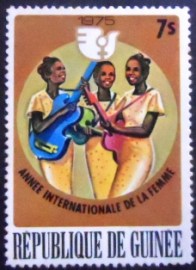 Selo postal da Guiné de 1976 International Year of the Woman