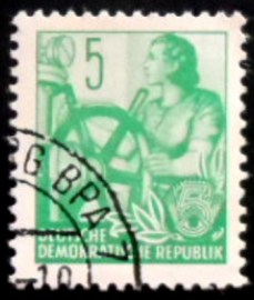 Selo postal da Alemanha de 1957 Woman at the steering wheel