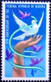 Selo postal da Nigéria de 1968 Hand and doves 4