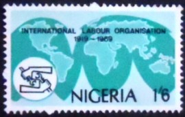 Selo postal da Nigéria de 1969 World Map and Emblem