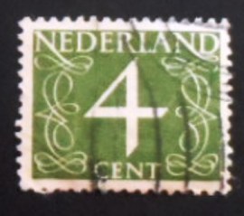 Selo postal da Holanda de 1946 Numeral 4