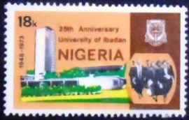 Selo postal da Nigéria de 1973 Front of the University