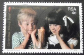 Selo postal da África do Sul de 1979 Children staring at lit candle